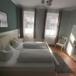 Grosse, Familienfreundliche Ferienwohnung, Ruhig Im Zentrum Von شقة Güstrow