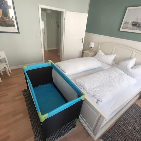 Grosse, Familienfreundliche Ferienwohnung, Ruhig Im Zentrum Von Apartmán