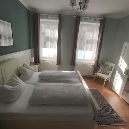 Grosse, Familienfreundliche Ferienwohnung, Ruhig Im Zentrum Von Apartmán Güstrow